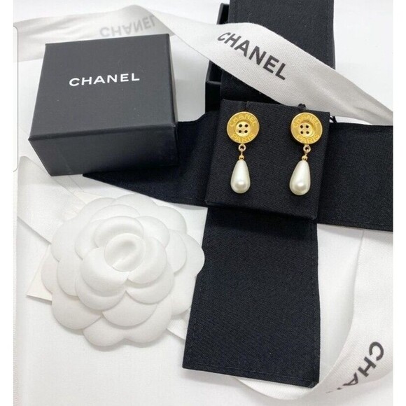 CHANEL Dangle/Drop Pearl Fashion Earrings for sale | eBay CHANEL Pre-fall 20A Métiers d\'Art 2020 \